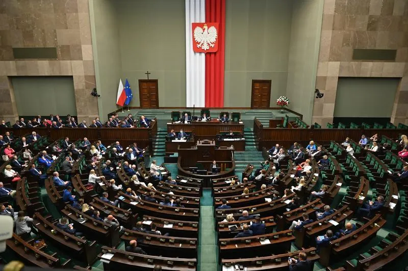 Jak skutecznie sprawdzić, kto jak głosował w sejmie?