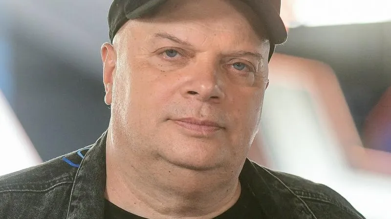 Kim jest tajemniczy Skiba w filmie „Polityka”?